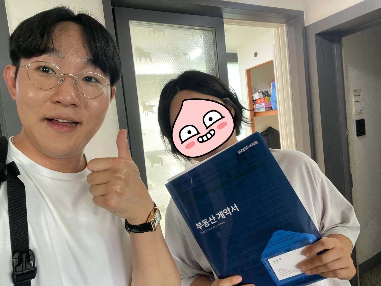 계약을 마친 날 함께 기념사진을 남긴 람구님과 최동호 공인중개사 — 안양 신생아 특례대출 내집마련 후기