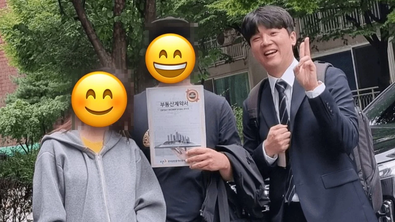 출산 전 내집마련 후기 — 계약을 마친 날 단지 앞에서 뽁딱이맘님 부부와 구해줘내집 장지수 대표중개사가 함께 남긴 기념사진